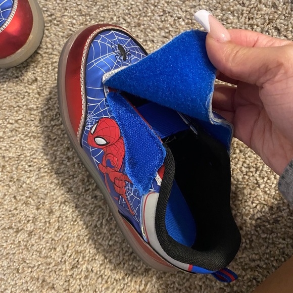 Spiderman light up shoes - Picture 4 of 5